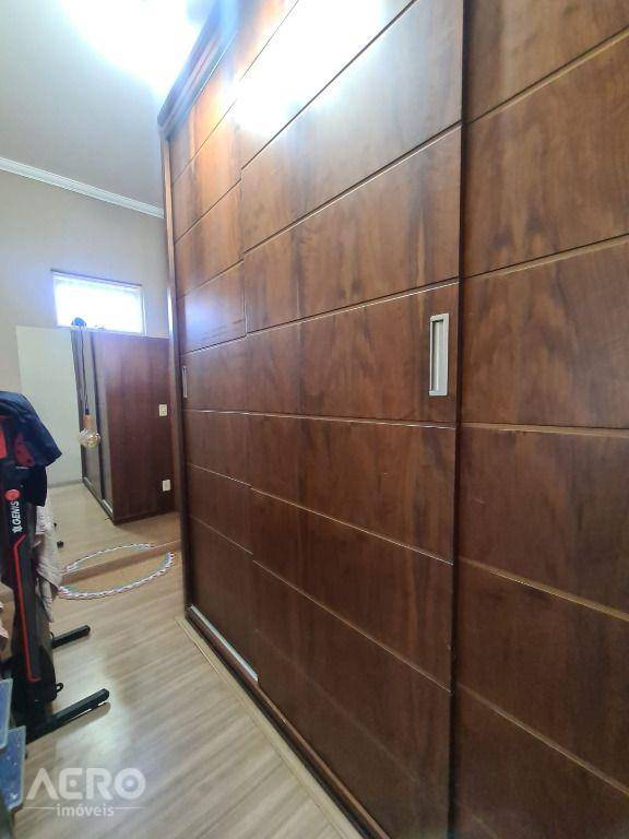 Casa à venda com 3 quartos, 162m² - Foto 6