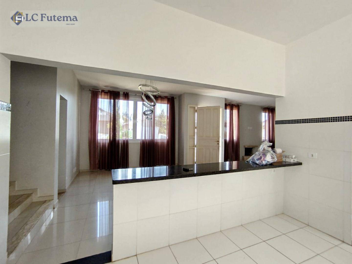 Casa de Condomínio para alugar com 3 quartos, 300m² - Foto 11