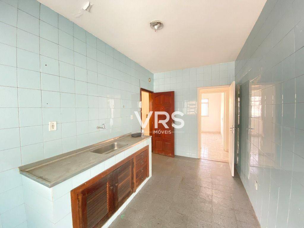 Apartamento à venda com 3 quartos, 111m² - Foto 4