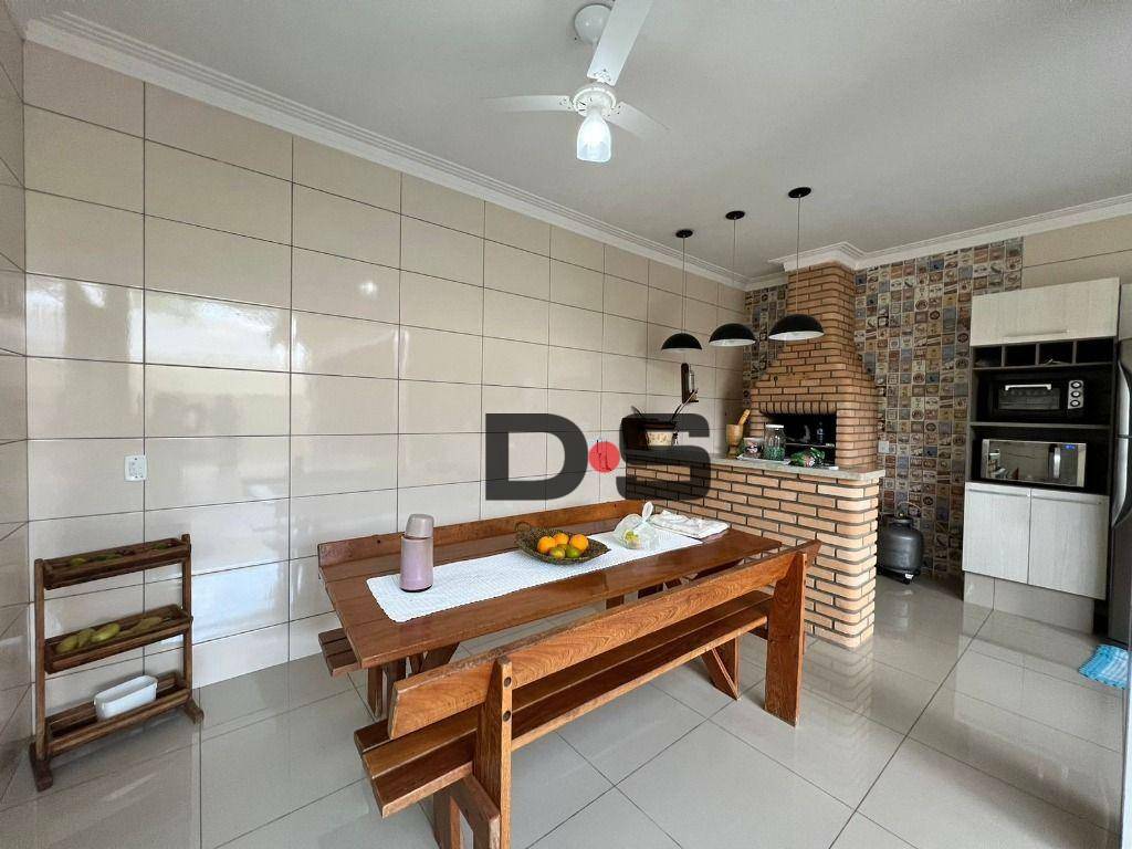 Casa à venda com 3 quartos, 250m² - Foto 3