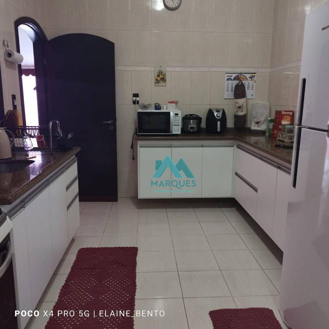 Casa à venda com 3 quartos, 200m² - Foto 10