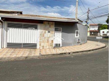 Casa à venda com 3 quartos, 150m² - Foto 1