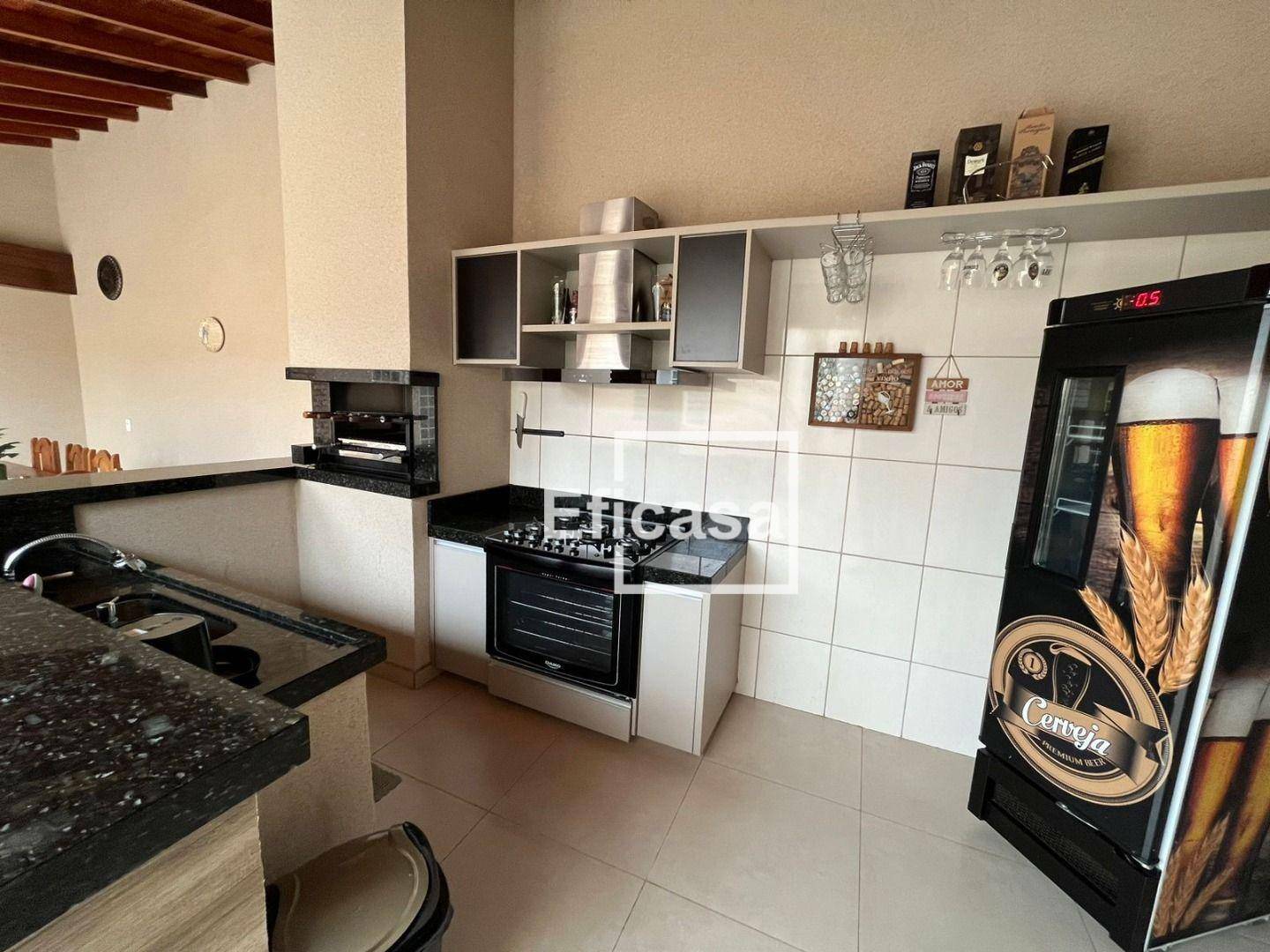 Casa à venda com 3 quartos, 220m² - Foto 3