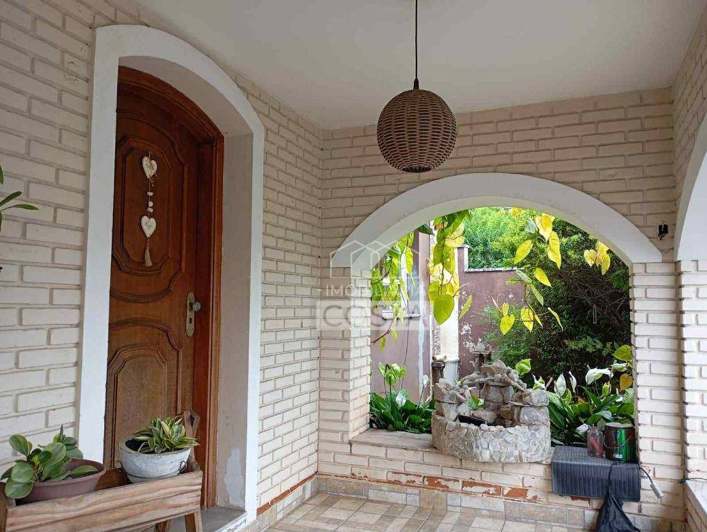 Casa, 3 quartos, 229 m² - Foto 1