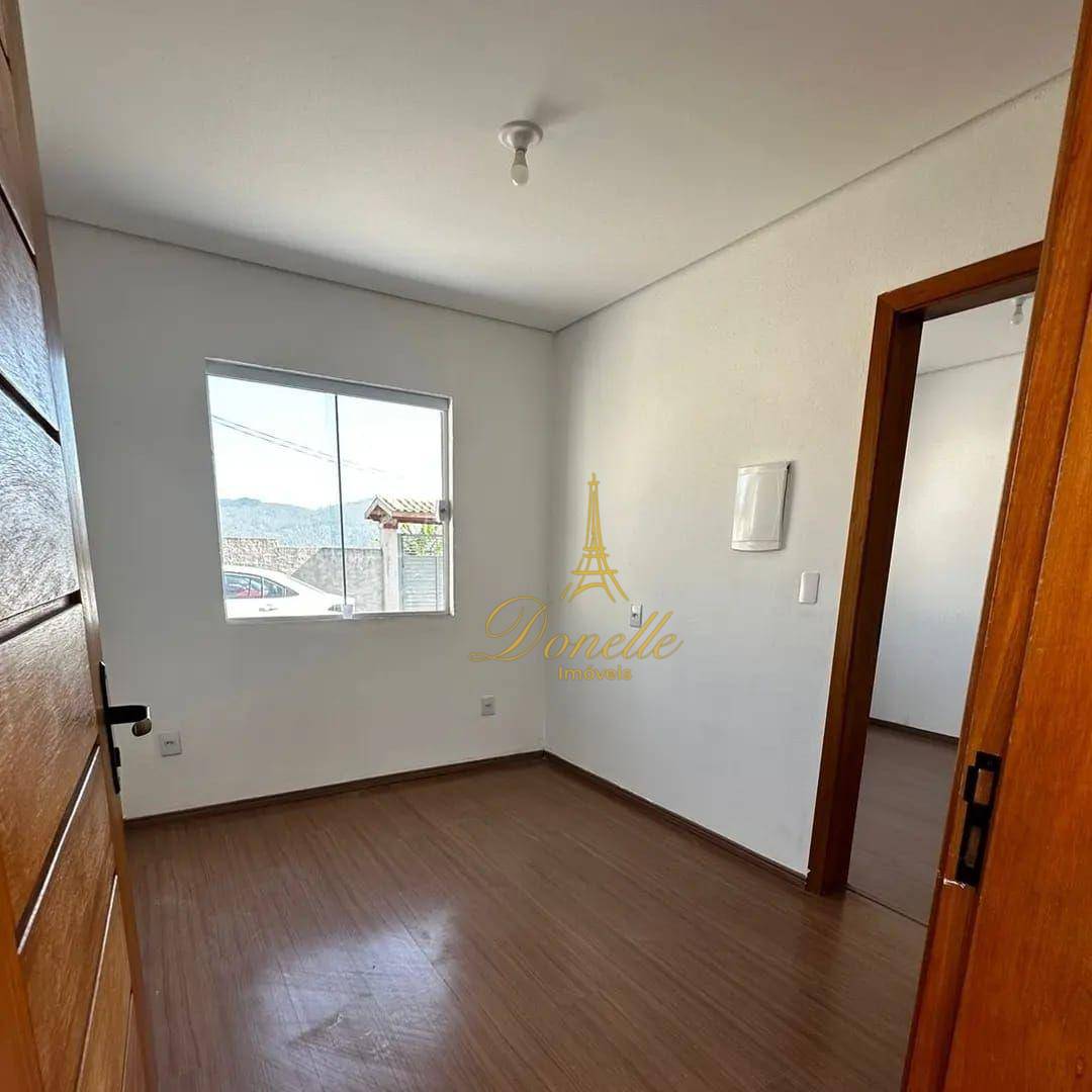 Casa à venda com 2 quartos, 62m² - Foto 3