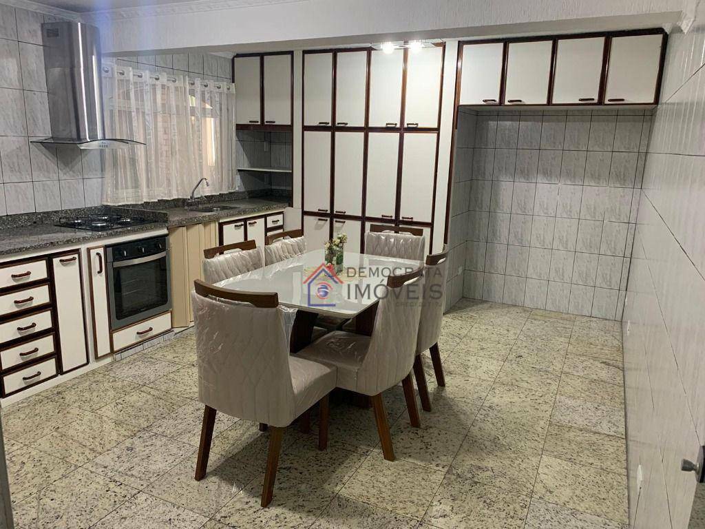 Sobrado à venda com 3 quartos, 220m² - Foto 4