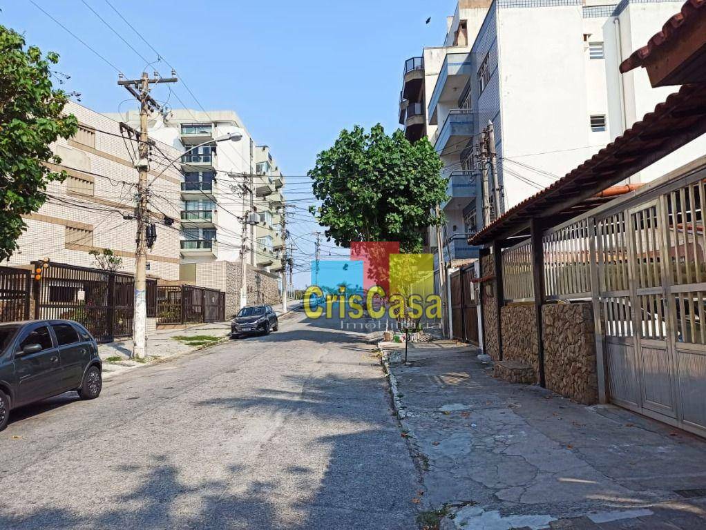 Casa à venda com 4 quartos, 200m² - Foto 2