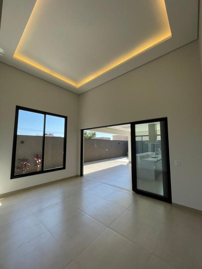 Casa à venda com 3 quartos, 223m² - Foto 4