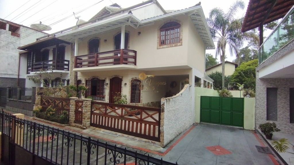 Casa de Condomínio à venda com 5 quartos, 247m² - Foto 1