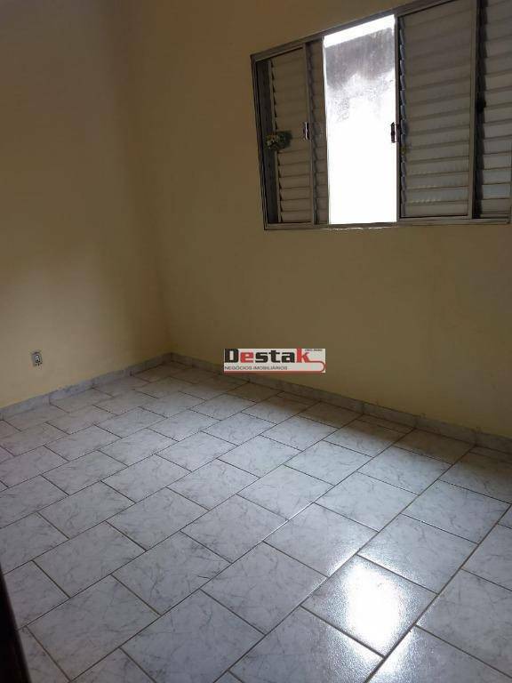 Casa à venda com 2 quartos, 180m² - Foto 3
