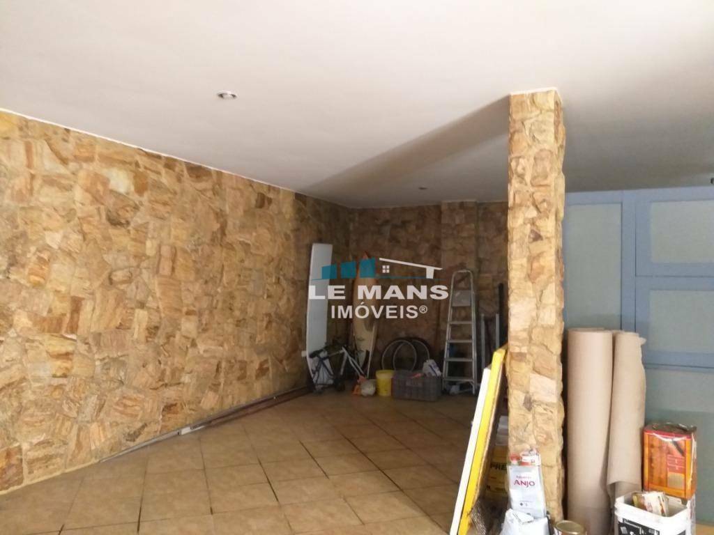 Casa à venda com 3 quartos, 226m² - Foto 2