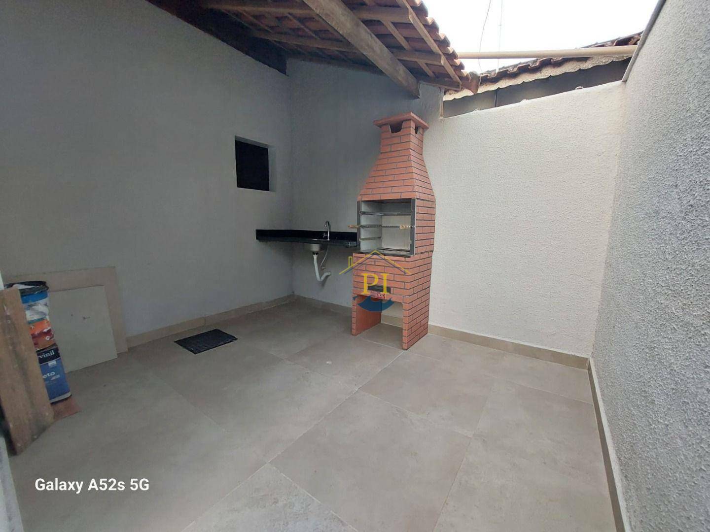 Casa à venda com 2 quartos, 70m² - Foto 4