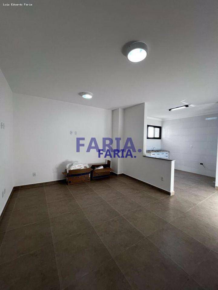 Apartamento à venda com 2 quartos, 76m² - Foto 4