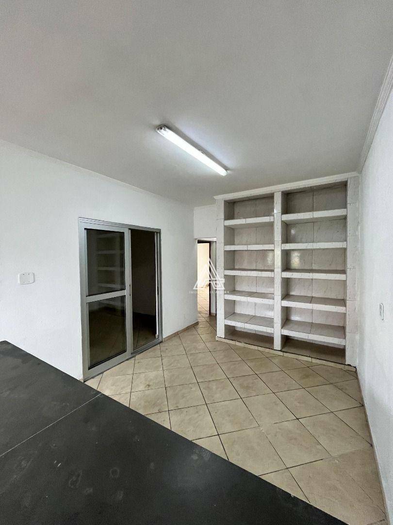 Casa para alugar com 6 quartos, 200m² - Foto 41