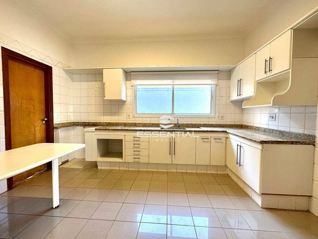 Casa à venda e aluguel com 3 quartos, 238m² - Foto 21