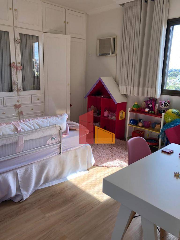 Apartamento à venda com 4 quartos, 211m² - Foto 7