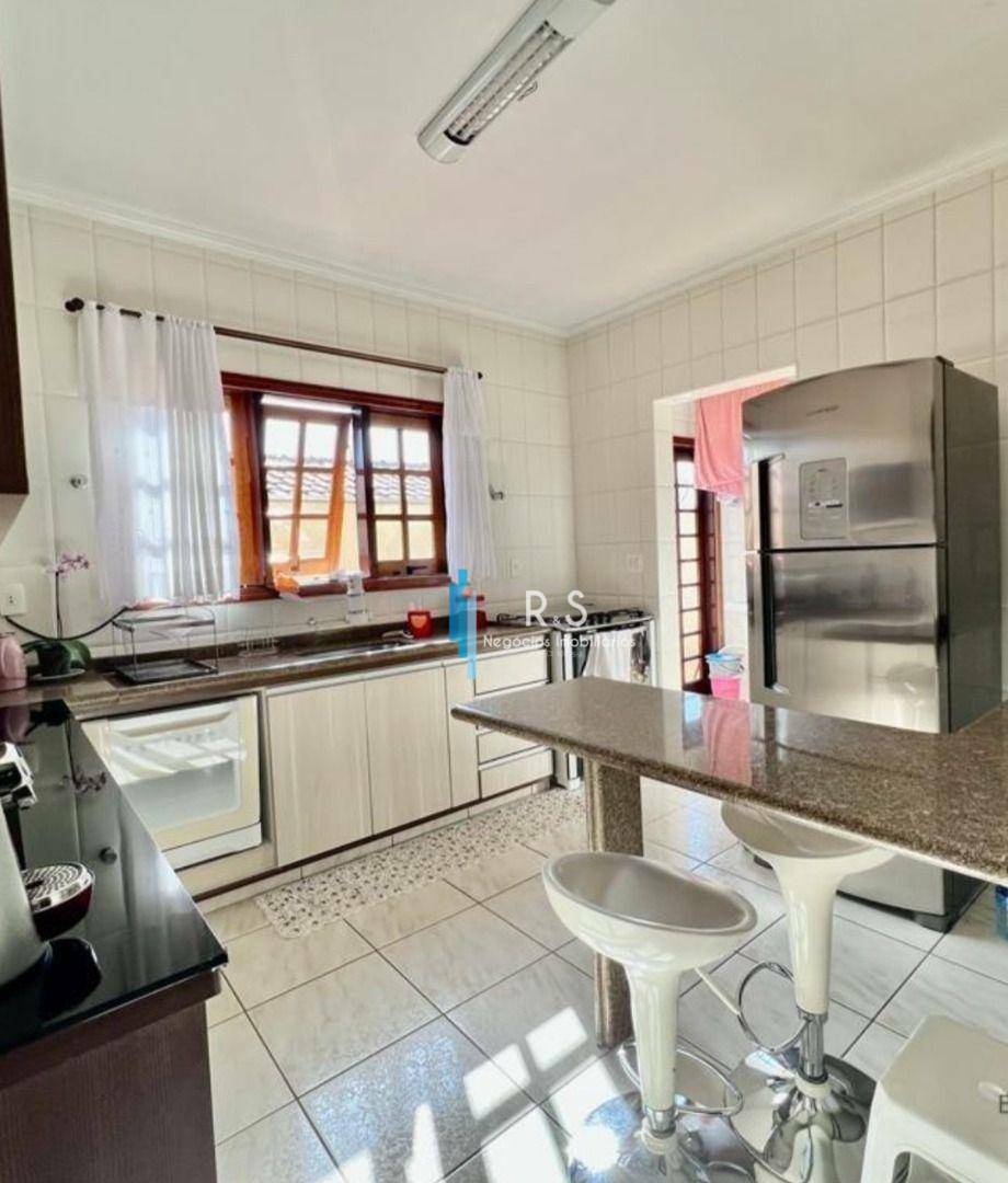 Casa à venda com 3 quartos, 180m² - Foto 6