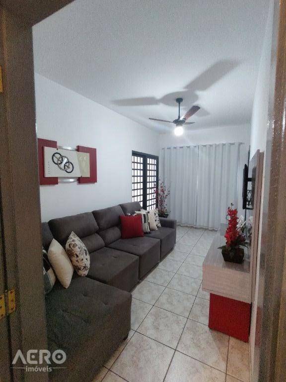 Casa à venda com 3 quartos, 124m² - Foto 2