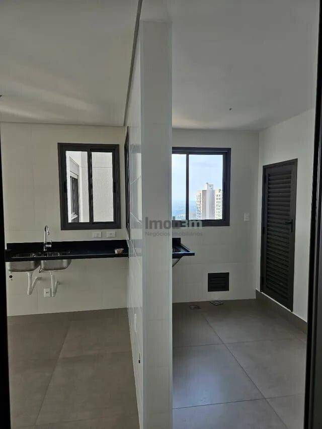 Apartamento à venda com 3 quartos, 181m² - Foto 3