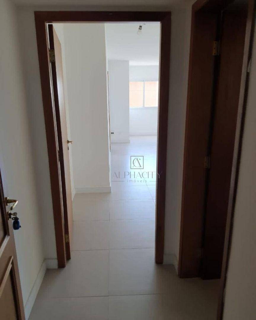 Apartamento à venda com 3 quartos, 75m² - Foto 4