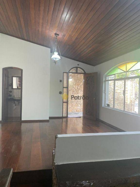 Sobrado à venda com 6 quartos, 327m² - Foto 7