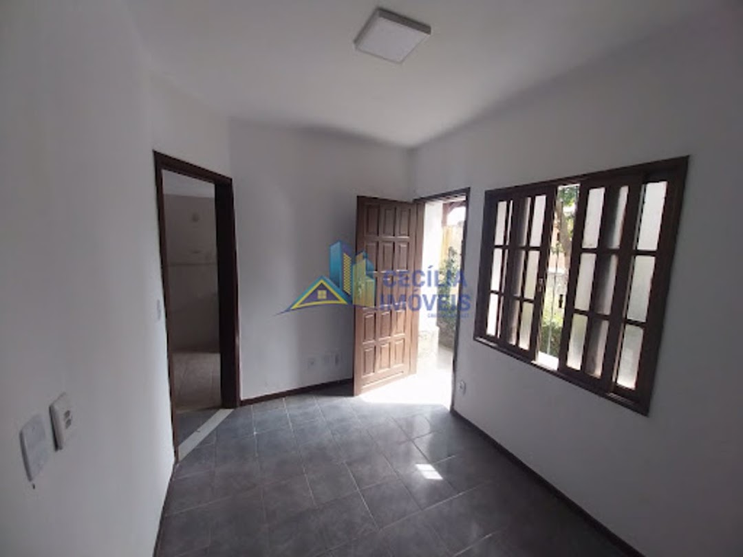 Casa à venda com 2 quartos, 60m² - Foto 3