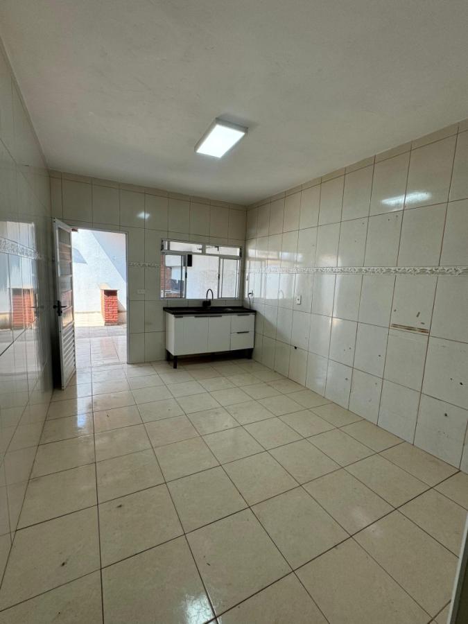 Casa para alugar com 2 quartos, 108m² - Foto 4