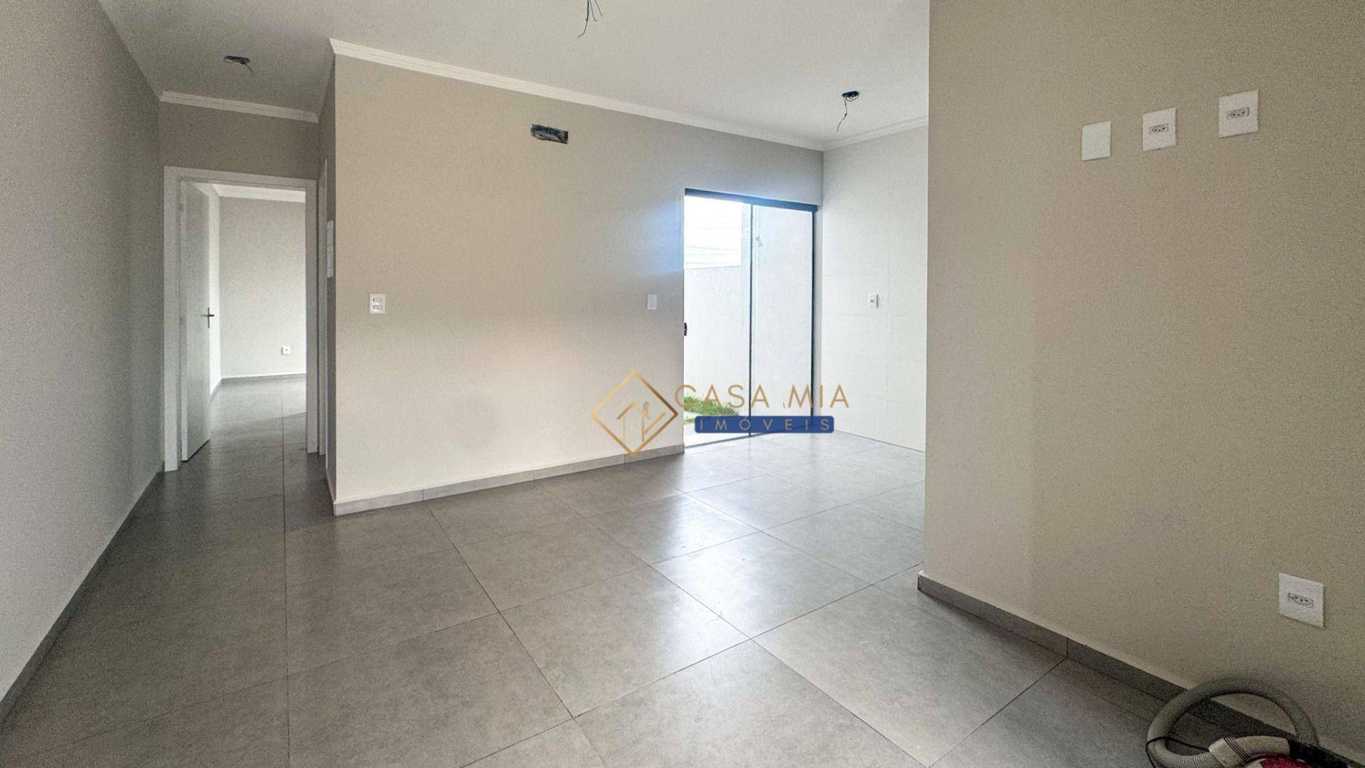 Casa à venda com 2 quartos, 64m² - Foto 2
