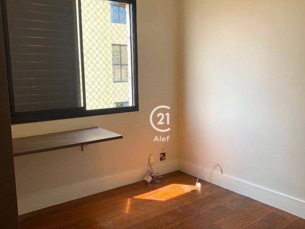 Apartamento para alugar com 3 quartos, 130m² - Foto 18