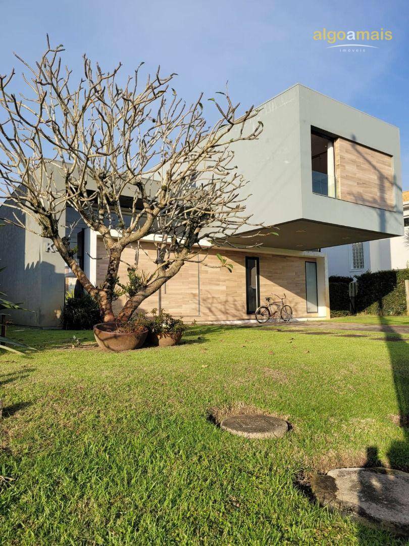 Casa de Condomínio à venda com 4 quartos, 265m² - Foto 2