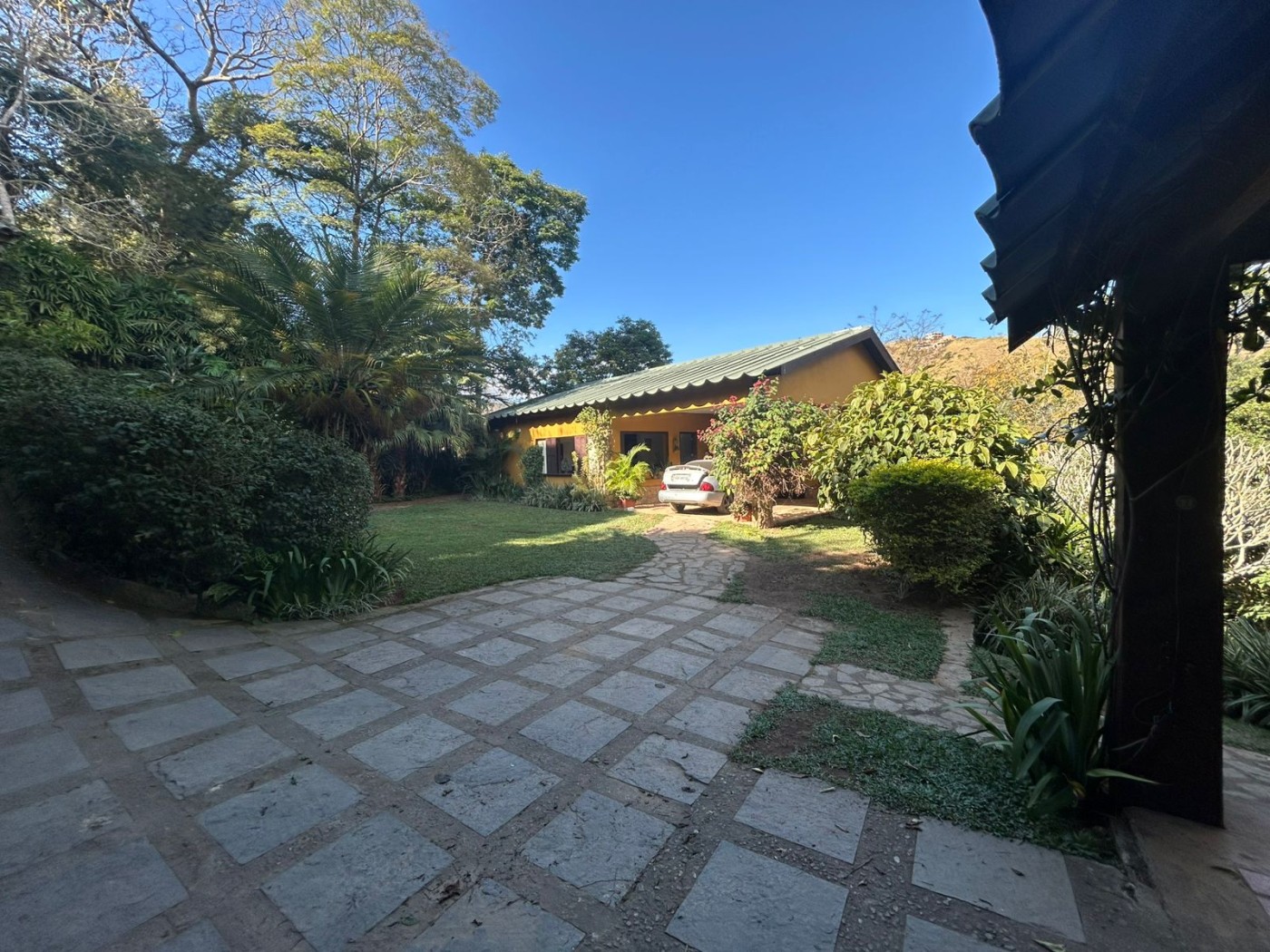 Casa para alugar com 4 quartos, 300m² - Foto 4