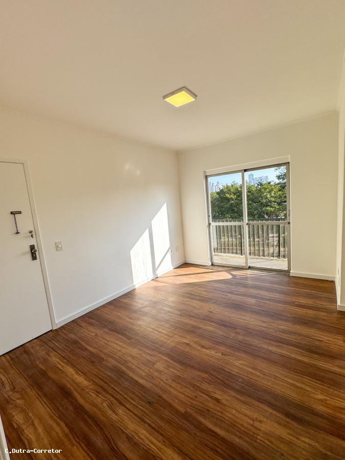 Apartamento à venda com 3 quartos, 94m² - Foto 2