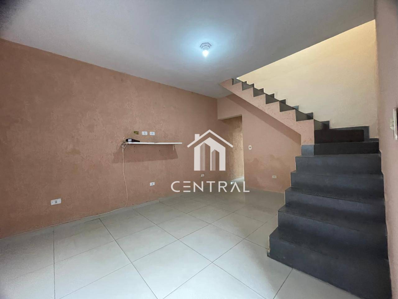Sobrado à venda com 5 quartos, 215m² - Foto 2