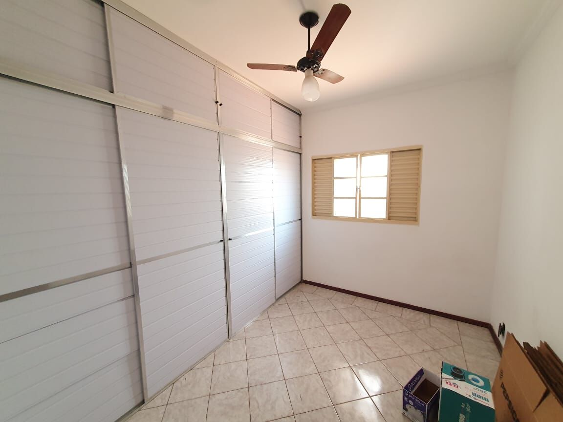 Casa para alugar com 3 quartos, 209m² - Foto 9