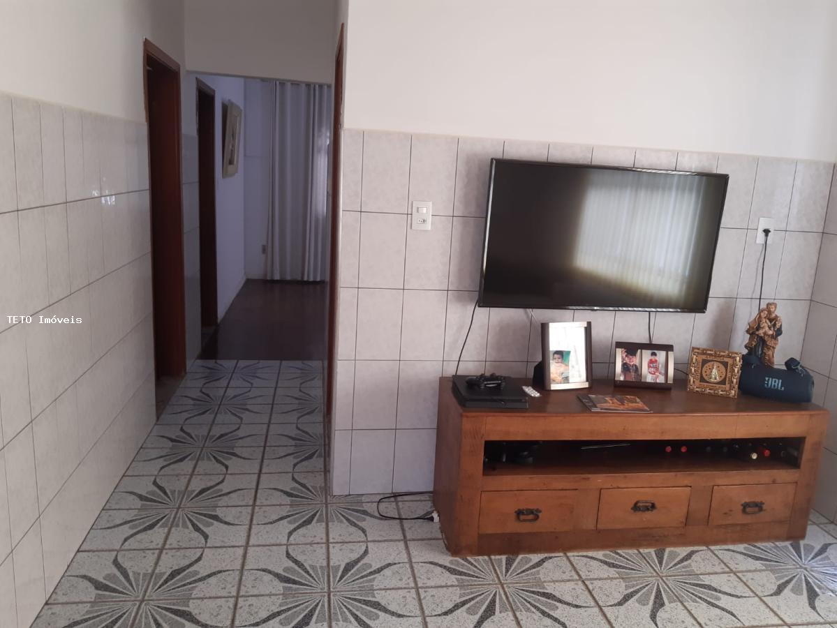 Casa à venda com 3 quartos, 280m² - Foto 9