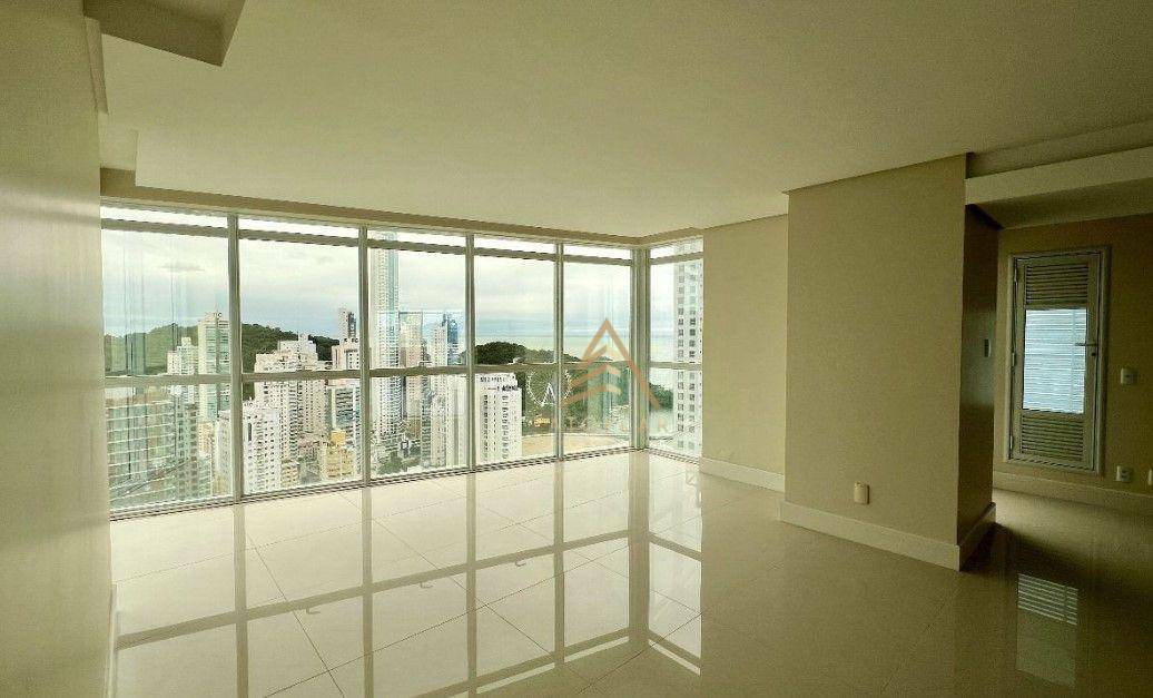 Apartamento à venda com 4 quartos, 151m² - Foto 2