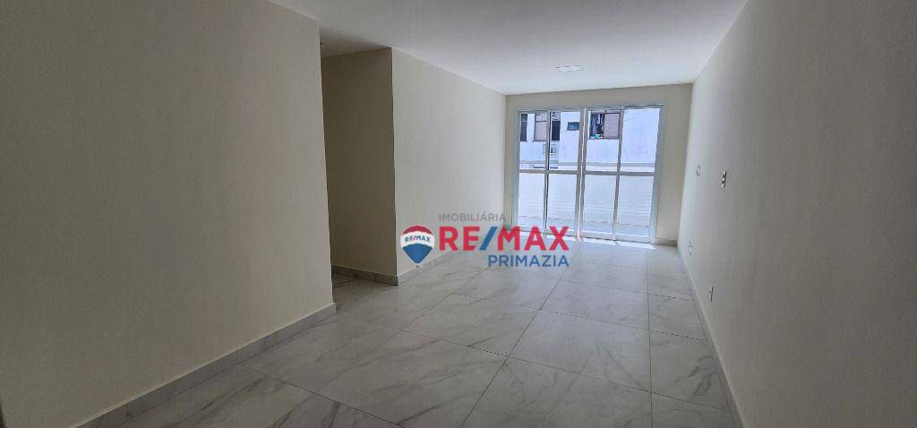 Apartamento à venda com 3 quartos, 93m² - Foto 2