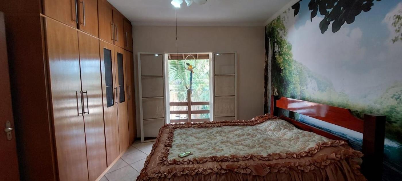 Casa de Condomínio para alugar com 3 quartos, 330m² - Foto 19