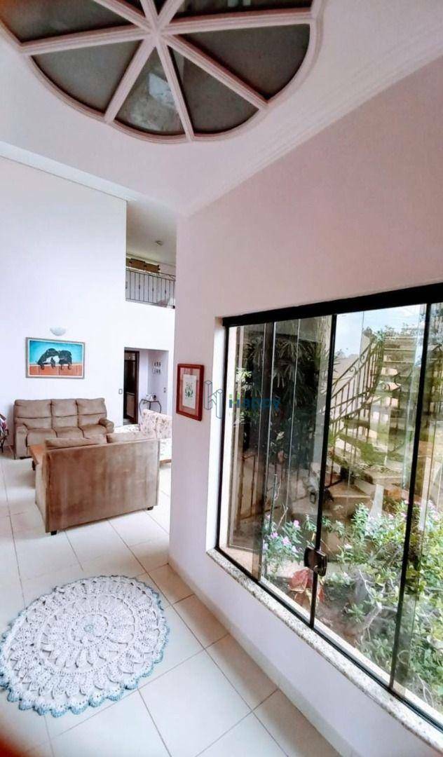 Casa de Condomínio à venda com 3 quartos, 270m² - Foto 2