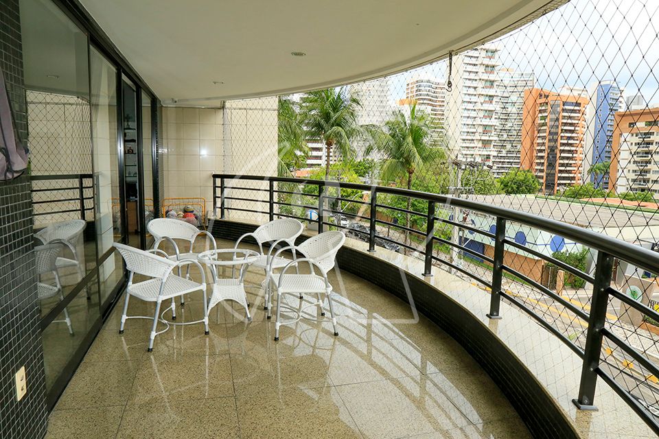 Apartamento à venda com 3 quartos, 253m² - Foto 2