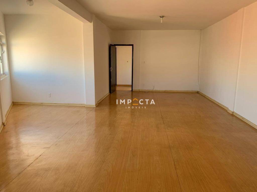 Apartamento à venda com 3 quartos, 143m² - Foto 3