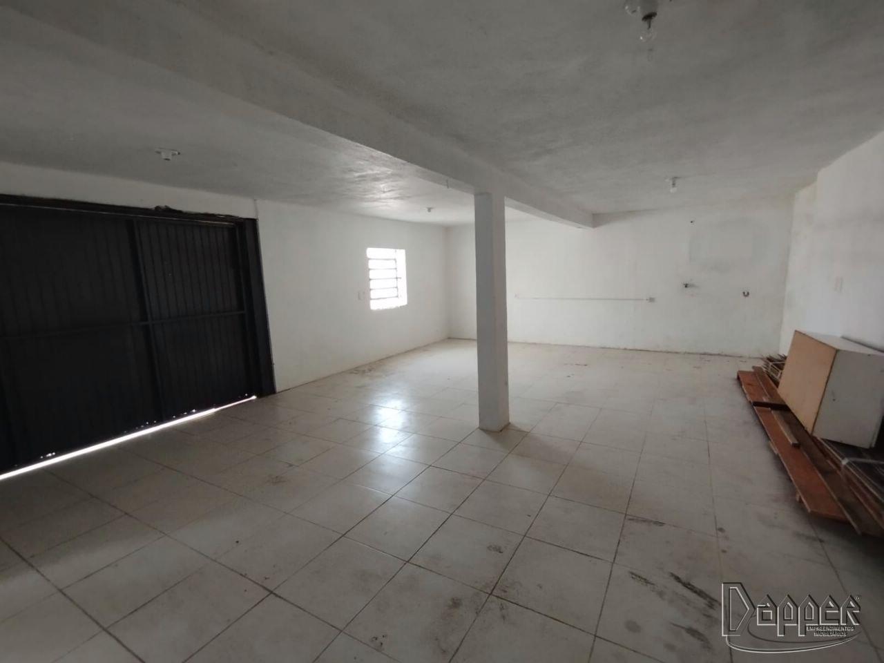 Casa à venda com 2 quartos, 310m² - Foto 2