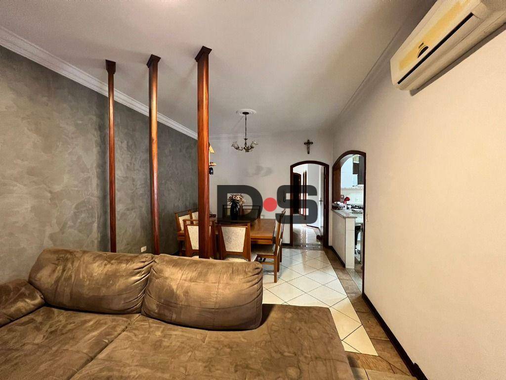 Casa à venda com 3 quartos, 190m² - Foto 2