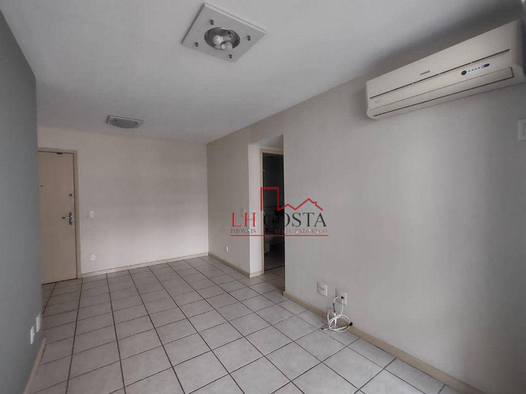 Apartamento à venda com 2 quartos, 65m² - Foto 2