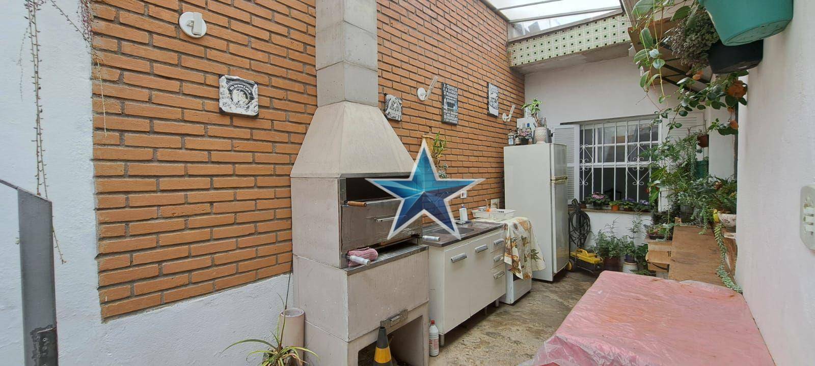 Casa à venda com 4 quartos, 180m² - Foto 1