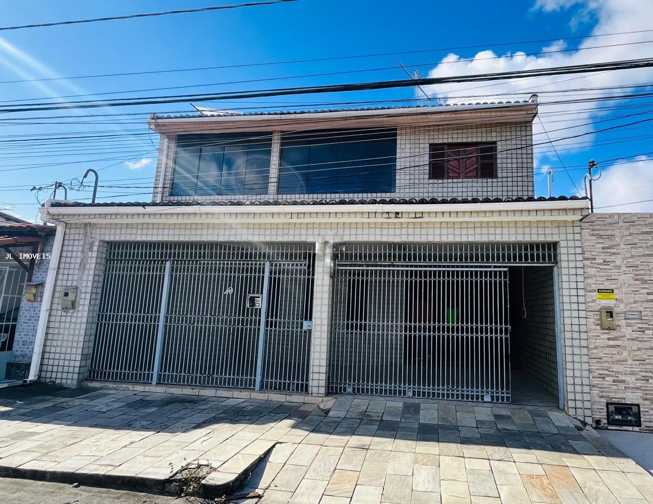 Casa à venda com 9 quartos, 180m² - Foto 1