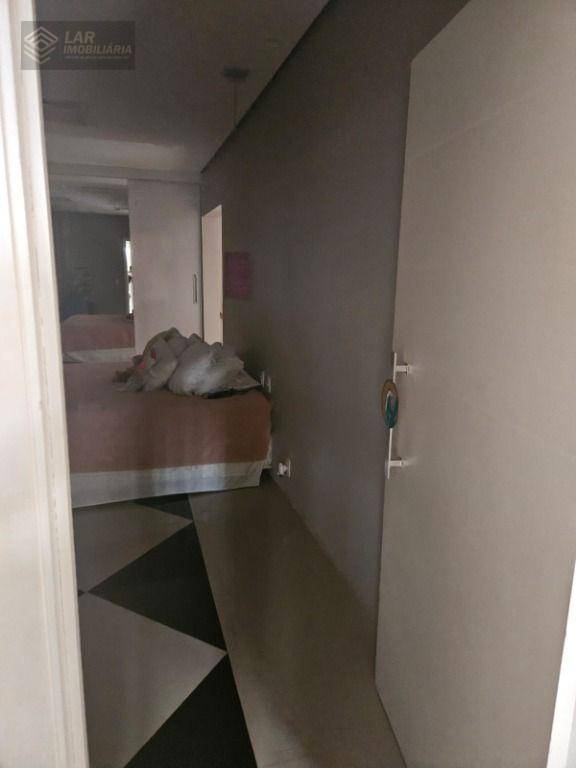 Casa de Condomínio para alugar com 4 quartos, 500m² - Foto 20