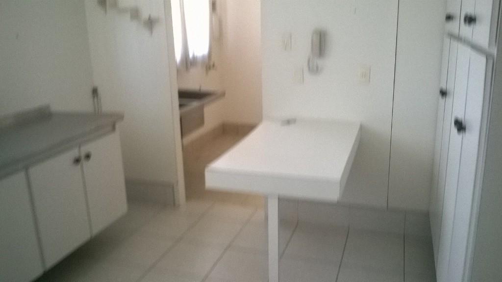 Apartamento à venda com 3 quartos, 200m² - Foto 3