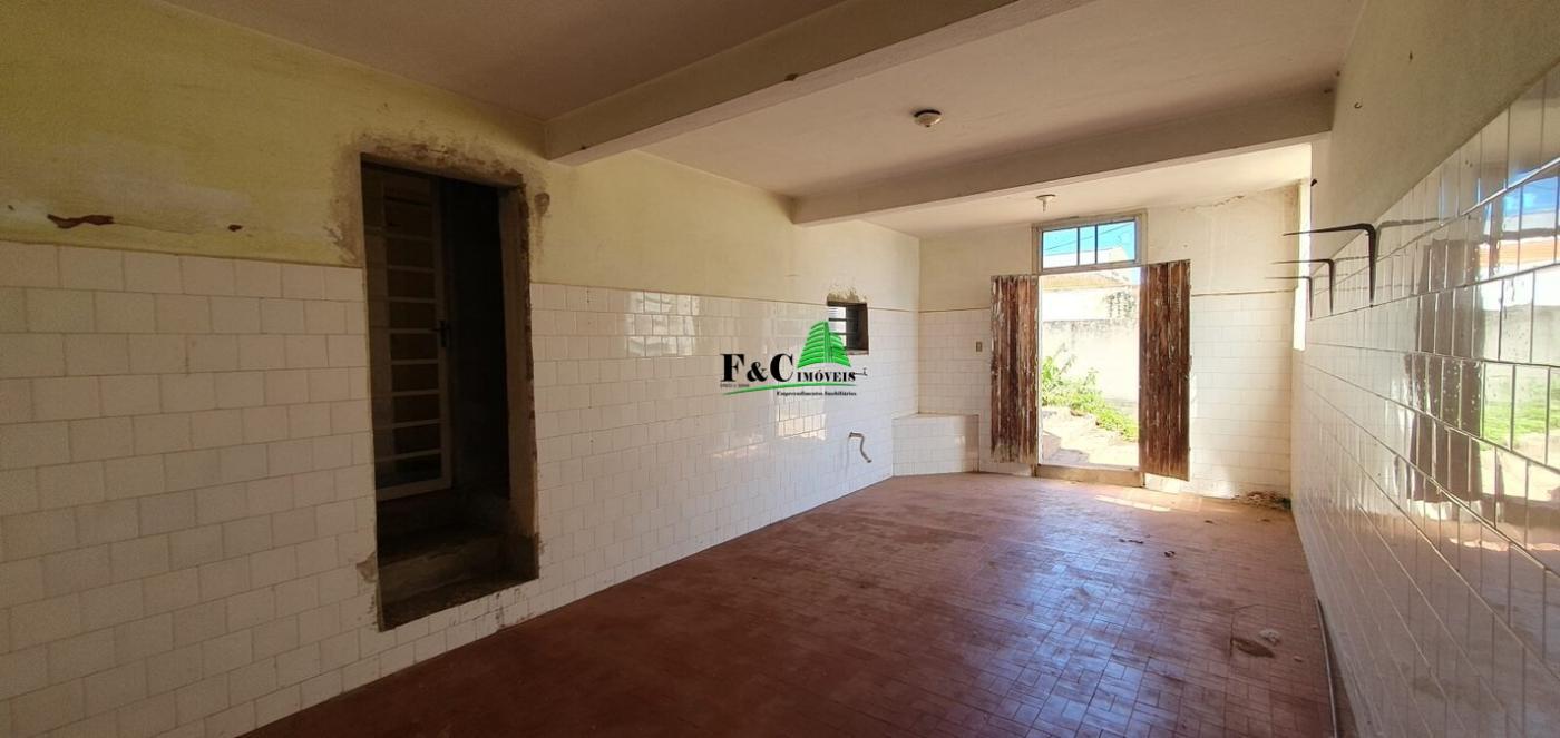 Casa para alugar com 3 quartos, 300m² - Foto 12