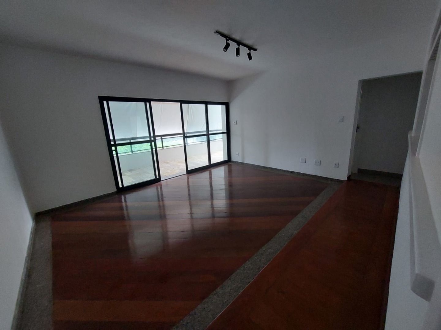 Apartamento para alugar com 2 quartos, 80m² - Foto 1